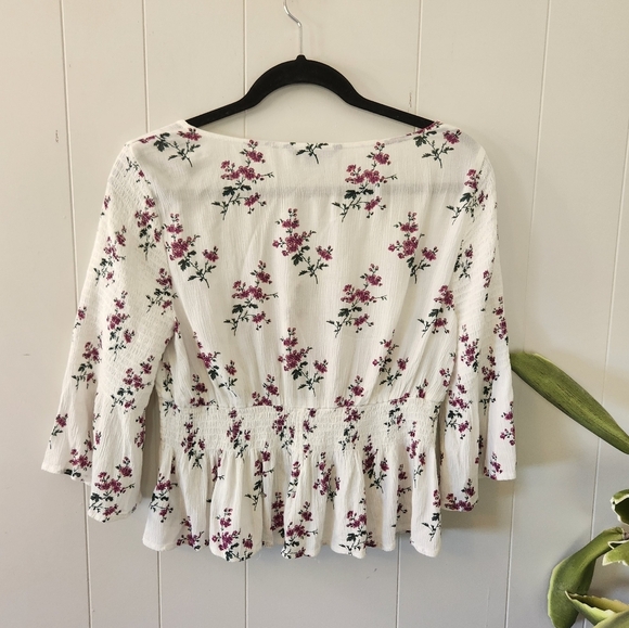 American Eagle White Smocked Floral Cottagecore White Top Bell 3/4 Sleeves Boho - Picture 5 of 8